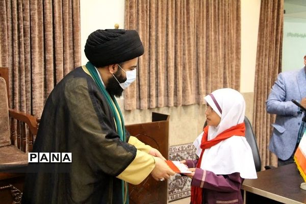 دیدار امام جمعه رودهن با فعالان و‌دانش‌آموزان نخبه بسیجی