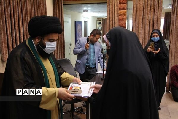 دیدار امام جمعه رودهن با فعالان و‌دانش‌آموزان نخبه بسیجی