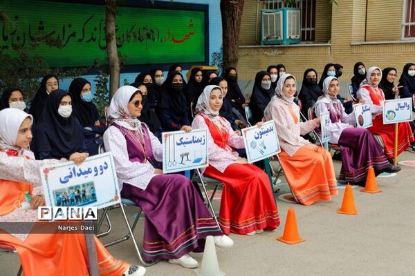 آیین نواختن زنگ استکبارستیزی در دبیرستان شاهد شهید شیرودی