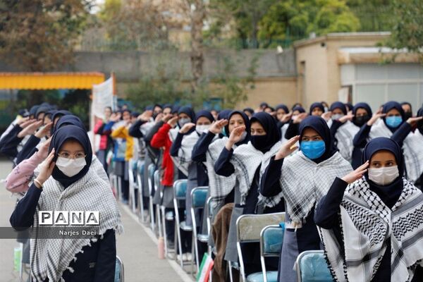آیین نواختن زنگ استکبارستیزی در دبیرستان شاهد شهید شیرودی