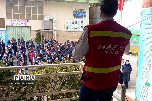 مانور پدافند غیرعامل در مدارس رودهن