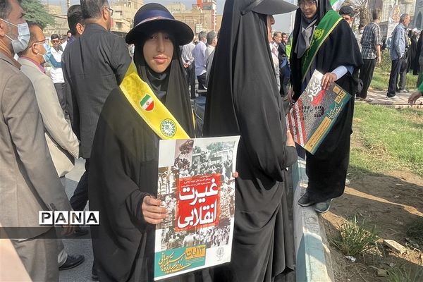 حضورحماسی و پرشور دانش‌آموزان پیشتاز مدارس ناحیه یک اهواز در راهپیمایی یوم الله ١٣ آبان