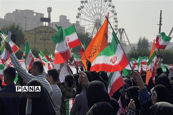 حضورحماسی و پرشور دانش‌آموزان پیشتاز مدارس ناحیه یک اهواز در راهپیمایی یوم الله ١٣ آبان