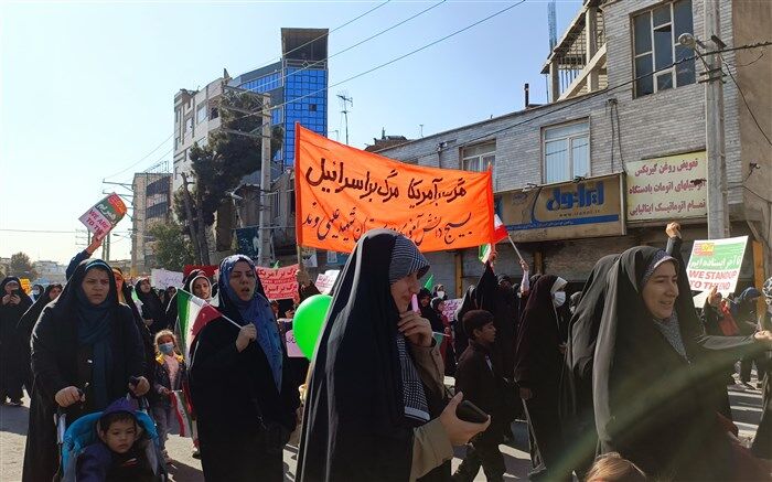 با وحدت و همدلی در راستای بیانات رهبری، می‌توان غبار فتنه‌ را از سراسر کشور دور کرد