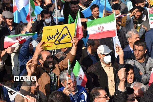 حضور دانش‌آموزان در یوم الله 13 ابان ناحیه یک مشهد