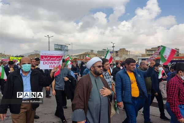 حضور پر شور دانش‌آموزان شیرازی در راهپیمایی ۱۳ آبان ماه در شیراز