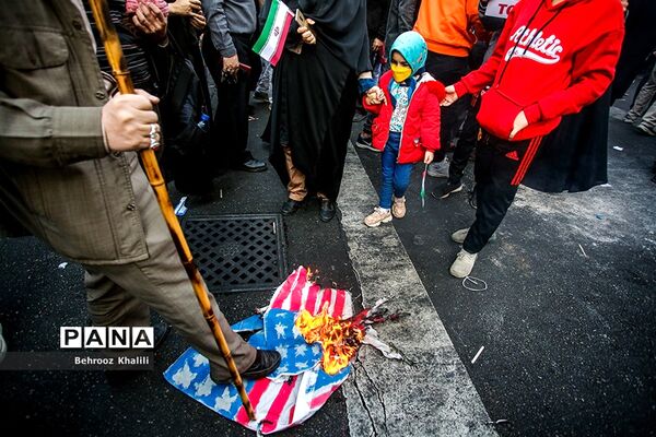 راهپیمایی یوم الله ۱۳ آبان  در تهران