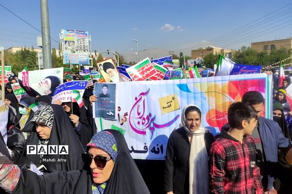 راهپیمایی مردم و دانش‌آموزان شهر اندیشه به مناسبت ۱۳ آبان