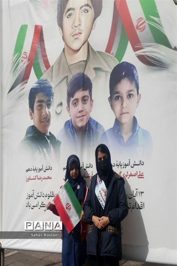 حضور پرشور دانش‌آموزان شیرازی در راهپیمایی روز ۱۳ آبان