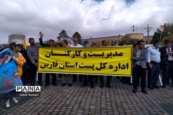 حضور پرشور دانش‌آموزان شیرازی در راهپیمایی روز ۱۳ آبان