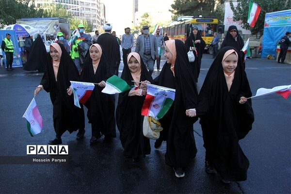 راهپیمایی یوم الله ۱۳ آبان در تهران