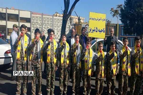 حضور فرهنگیان و دانش‌آموزان در حماسه 13 آبان/ تبریز