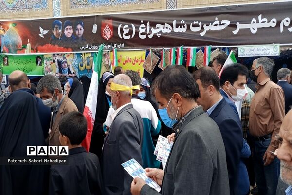 برپایی موکب سازمان دانش‌آموزی ناحیه ۳ در حرم مطهر شاهچراغ (ع)