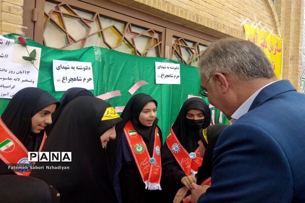 برپایی موکب سازمان دانش‌آموزی ناحیه ۳ در حرم مطهر شاهچراغ (ع)
