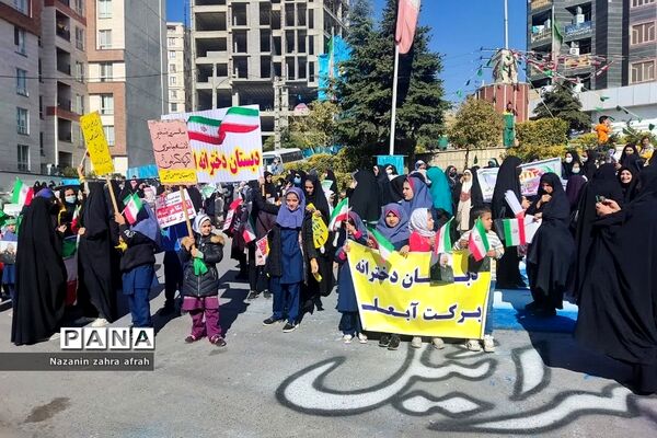 راهپیمایی ۱۳ آبان، با شعار «حماسه ایستادگی، مقاومت و استکبارستیزی» در رودهن