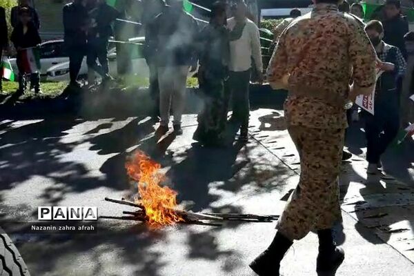 راهپیمایی ۱۳ آبان، با شعار «حماسه ایستادگی، مقاومت و استکبارستیزی» در رودهن