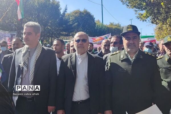 راهپیمایی ۱۳ آبان، با شعار «حماسه ایستادگی، مقاومت و استکبارستیزی» در رودهن