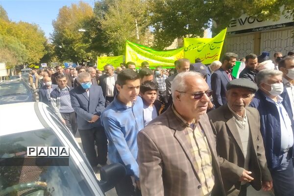 حضور دهه هشتادی‌های شهرستان اقلید در راهپیمایی ۱۳ آبان