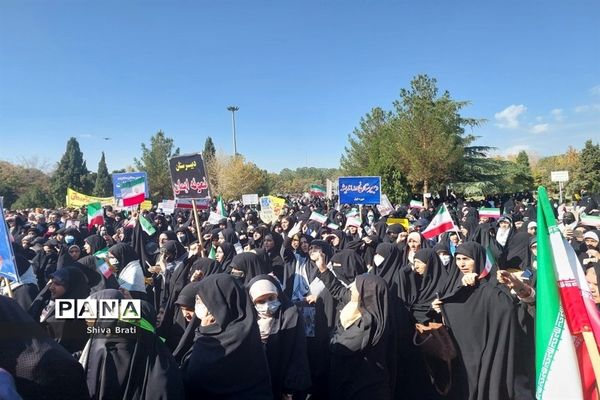 حماسه حضور پرشور مردم کاشمر در راهپیمایی یوم الله ۱۳ آبان