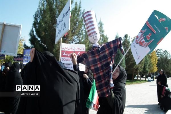 حماسه حضور پرشور مردم کاشمر در راهپیمایی یوم الله ۱۳ آبان