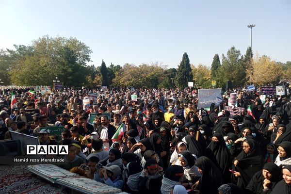 حماسه حضور پرشور مردم کاشمر در راهپیمایی یوم الله ۱۳ آبان