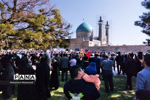 حماسه حضور پرشور مردم کاشمر در راهپیمایی یوم الله ۱۳ آبان