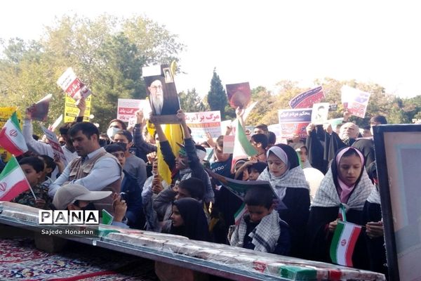 حماسه حضور پرشور مردم کاشمر در راهپیمایی یوم الله ۱۳ آبان