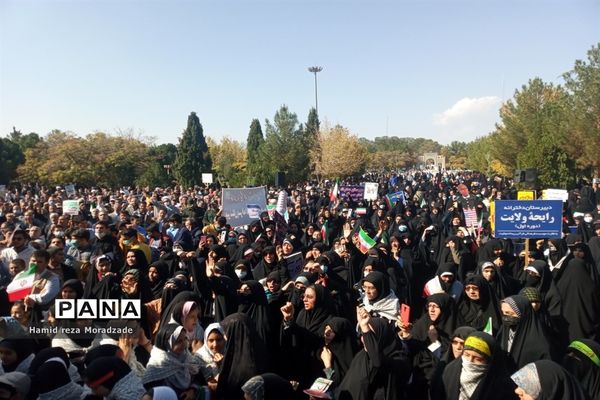 حماسه حضور پرشور مردم کاشمر در راهپیمایی یوم الله ۱۳ آبان