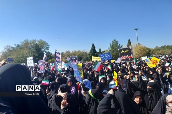 حماسه حضور پرشور مردم کاشمر در راهپیمایی یوم الله ۱۳ آبان