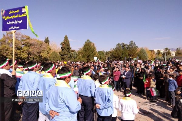 حماسه حضور پرشور مردم کاشمر در راهپیمایی یوم الله ۱۳ آبان