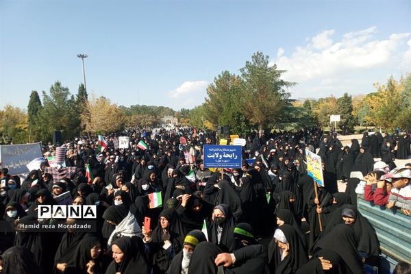 حماسه حضور پرشور مردم کاشمر در راهپیمایی یوم الله ۱۳ آبان