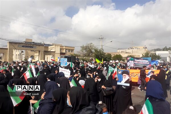 راهپیمایی ۱۳ آبان با حضور پرشور دانش‌آموزان در شیراز