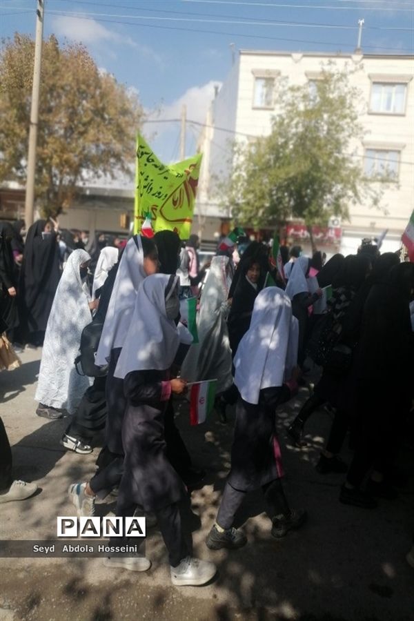 راهپیمایی یوم‌الله 13 آبان در شهرستان پاسارگاد