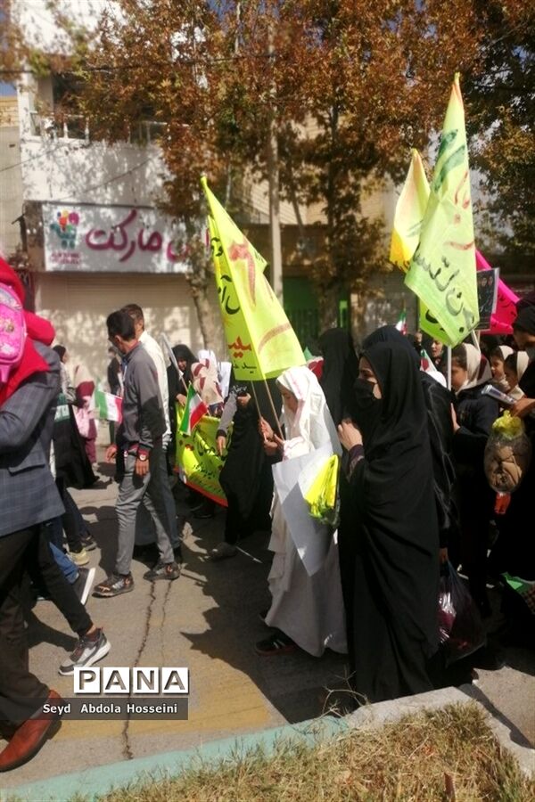 راهپیمایی یوم‌الله 13 آبان در شهرستان پاسارگاد
