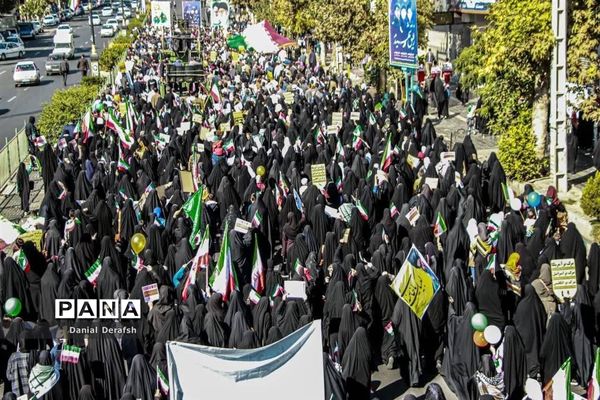 برگزاری راهپیمایی یوم الله ۱۳ آبان در شهرستان ساوجبلاغ