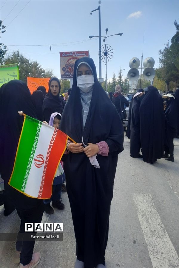 حضور پرشور دانش‌آموزان شهرستان اقلید در راهپیمایی روز عزت آفرینی