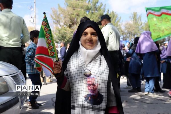 حضور پرشور دانش‌آموزان شهرستان اقلید در راهپیمایی روز عزت آفرینی