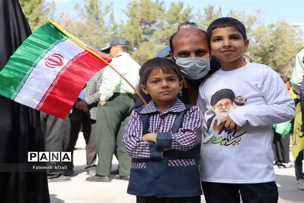حضور پرشور دانش‌آموزان شهرستان اقلید در راهپیمایی روز عزت آفرینی