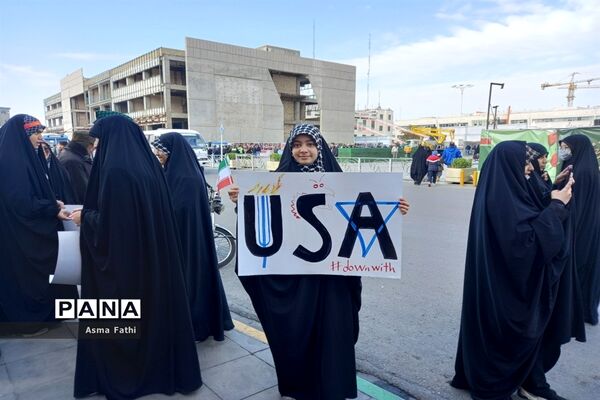 اجتماع مشهدی‌ها در راهپیمایی ۱۳ آبان
