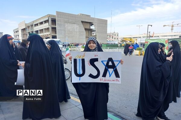 اجتماع مشهدی‌ها در راهپیمایی ۱۳ آبان