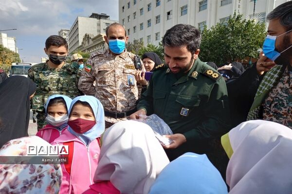 اجتماع مشهدی‌ها در راهپیمایی ۱۳ آبان
