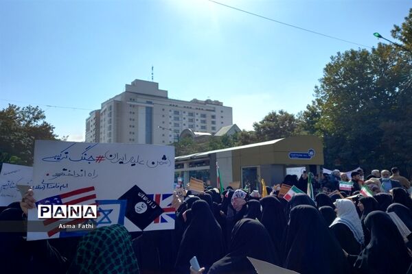 اجتماع مشهدی‌ها در راهپیمایی ۱۳ آبان