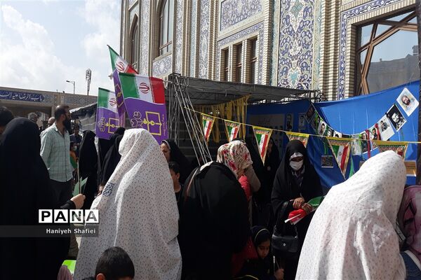 حضور کوکان و نوجوانان در غرفه بسیج دانش‌آموزی ناحیه یک شیراز