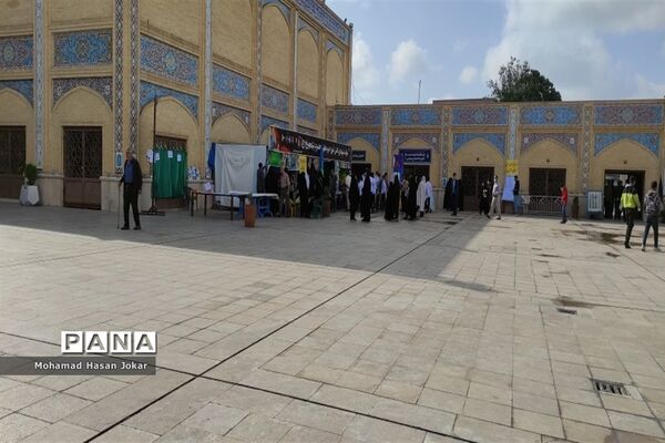 برپایی موکب‌ شهدای دانش‌آموز در حاشیه راهپیمایی یوم الله ۱۳ آبان در شیراز