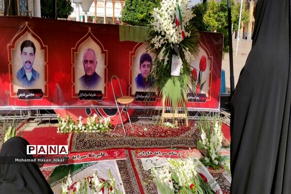 برپایی موکب‌ شهدای دانش‌آموز در حاشیه راهپیمایی یوم الله ۱۳ آبان در شیراز