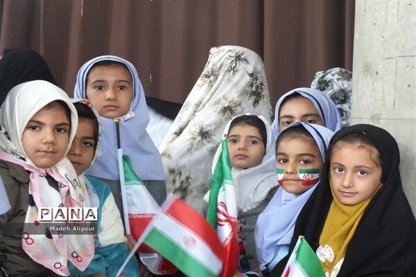 برگزاری راهپیمایی ۱۳ آبان در کامفیروز استان فارس