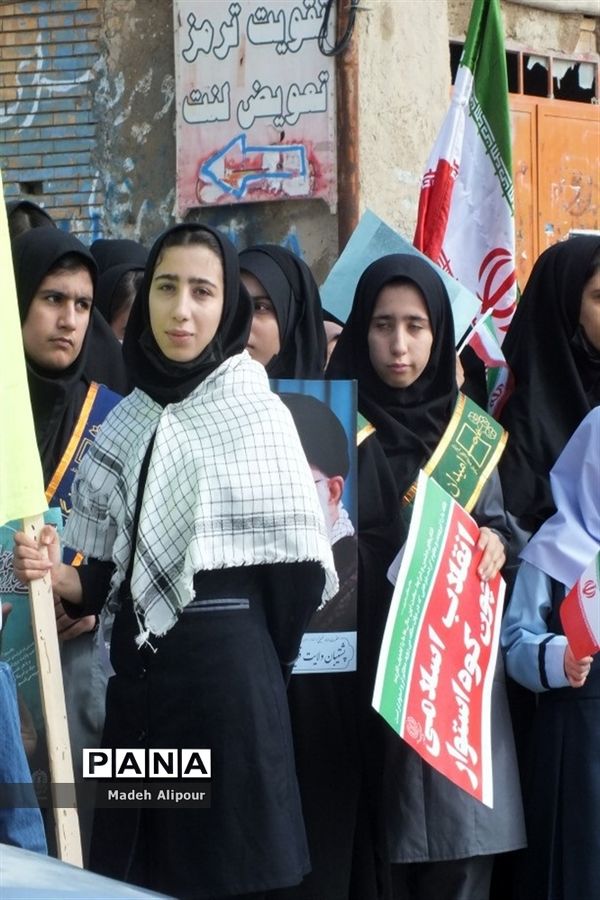 برگزاری راهپیمایی ۱۳ آبان در کامفیروز استان فارس