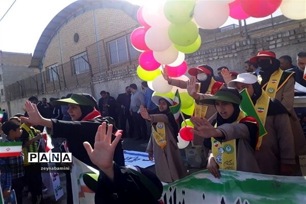 حماسه دانش‌آموزان ولایی بخش قلعه نو در روز دانش‌آموز