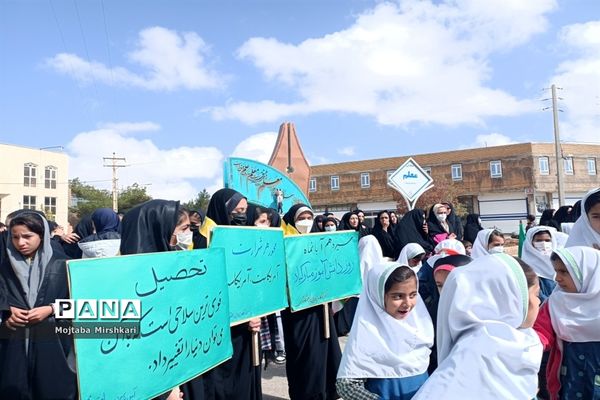 خروش مردم شهر سرچهان در راهپیمایی ۱۳ آبان