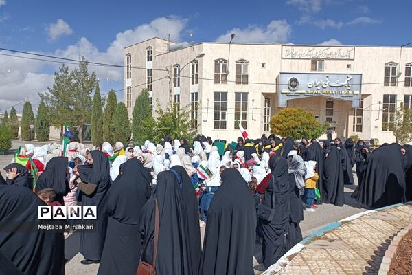 خروش مردم شهر سرچهان در راهپیمایی ۱۳ آبان
